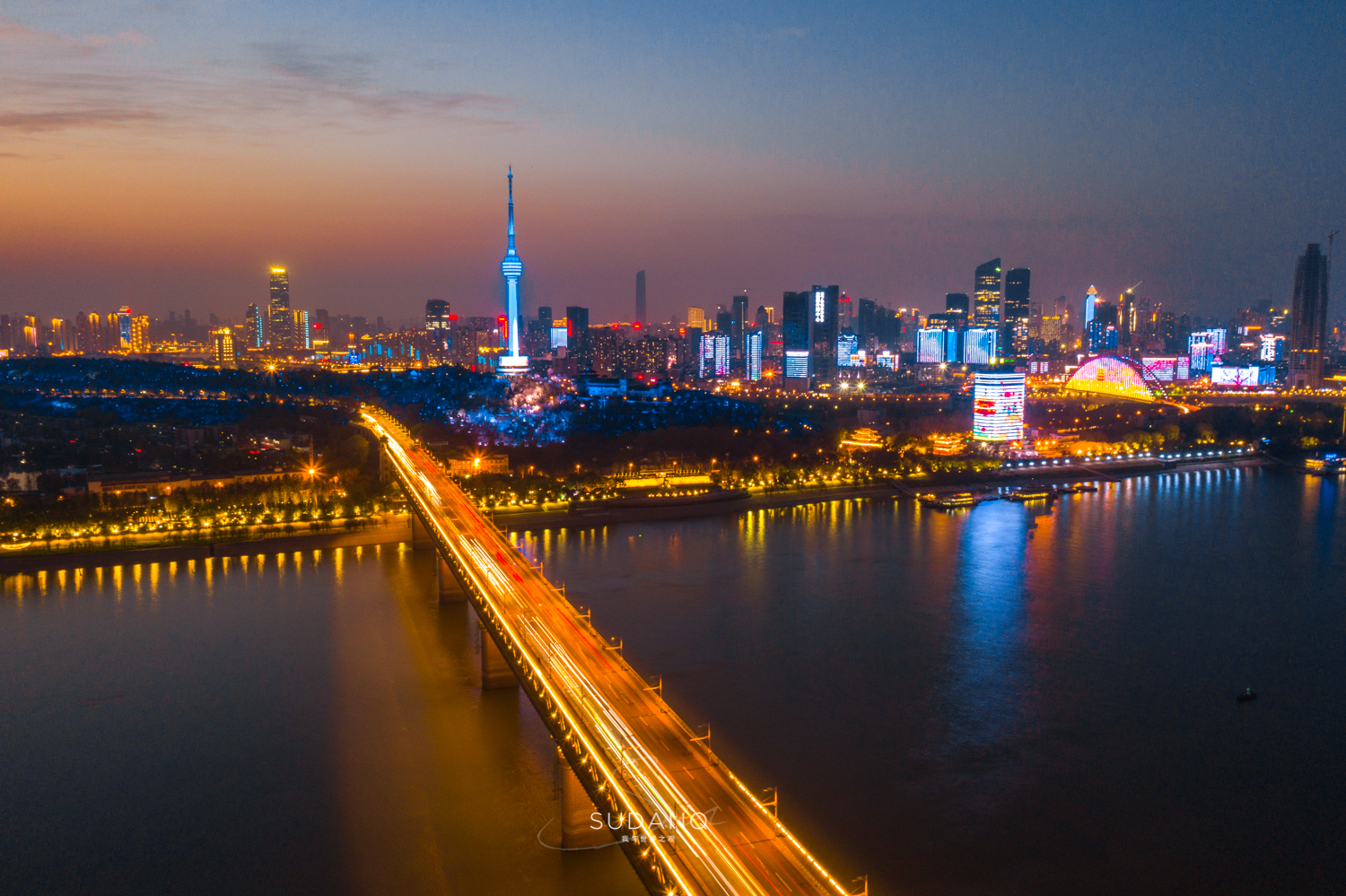 武汉建桥实力世界第一,武汉第一座长江大桥始建于哪一年