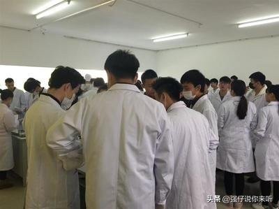 张雪峰揭露学医背后的残酷现实,张雪峰学医学是最好翻身机会