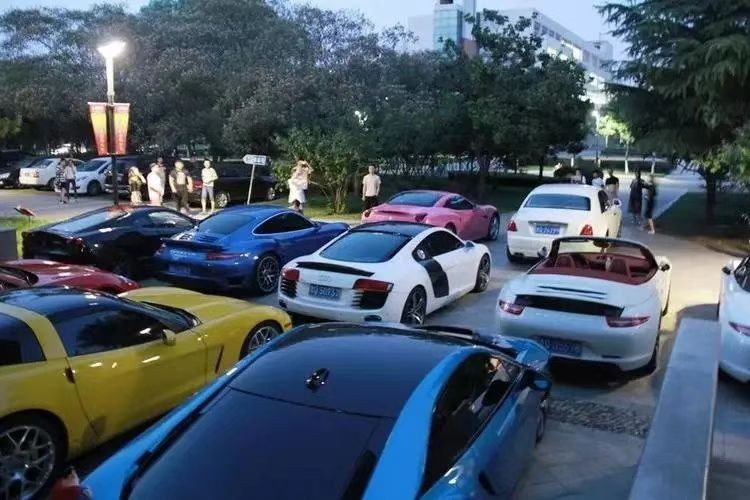 断舍离女孩火上央视抖音号,断舍离的女生抖音