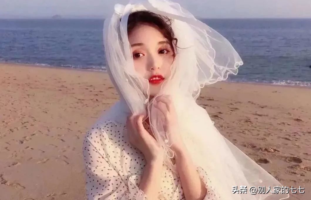 男人偷偷喜欢你的8个表现,男人偷偷喜欢你的12个表现