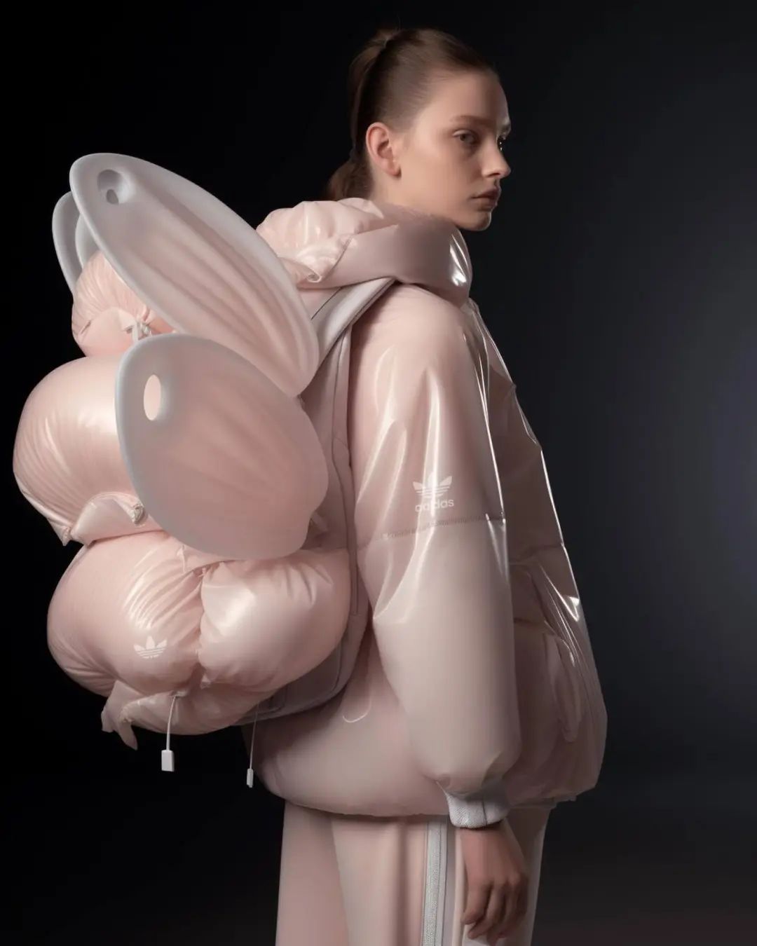 GUCCI把“灵车”开上街了？网友：这设计癫得我沉默了