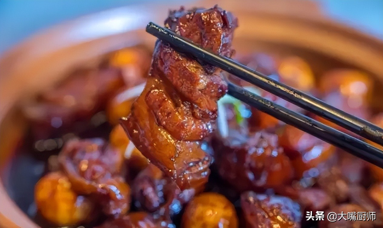 炖肉的时候怎么做没有腥味还好吃,炖肉加什么材料炖出来的肉嫩