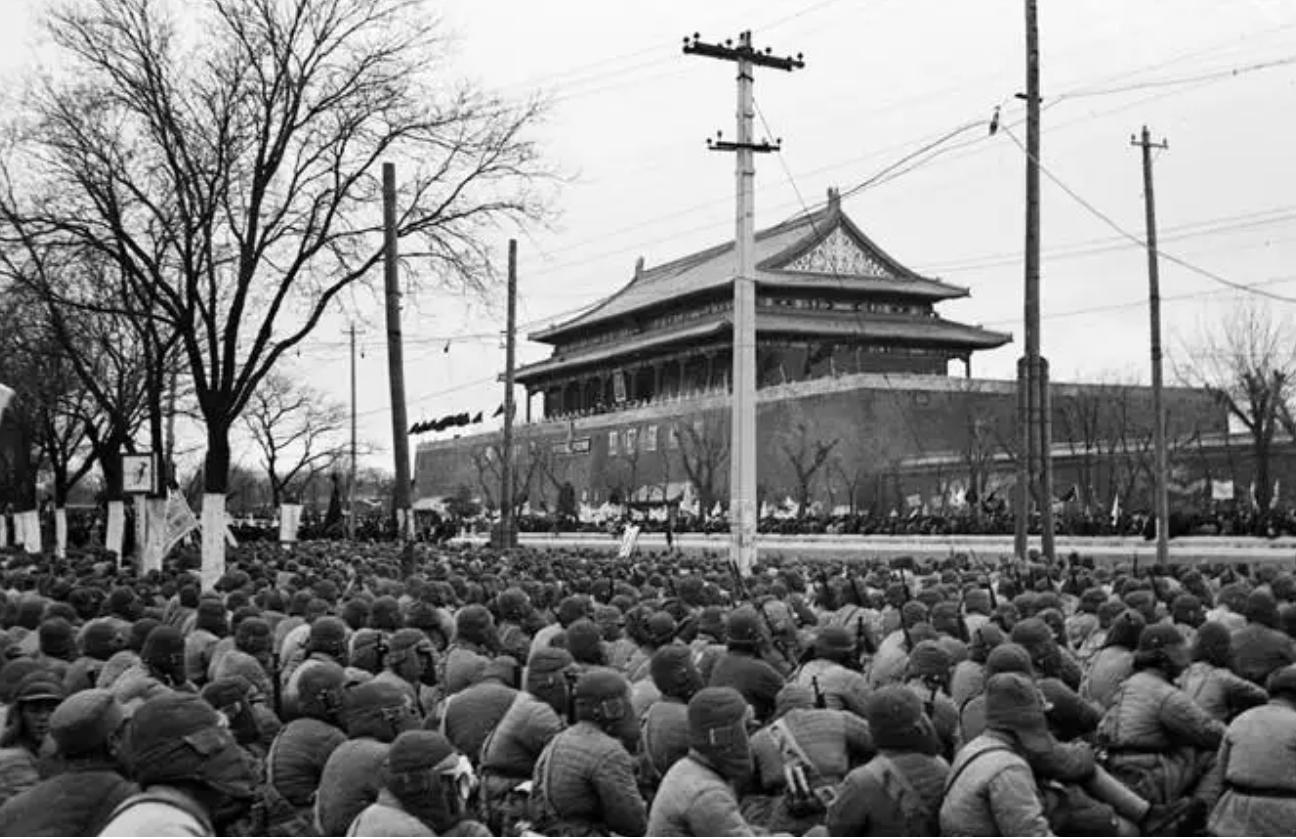 人民大会堂名字为何是后改的？它原先叫什么？毛主席亲自改名