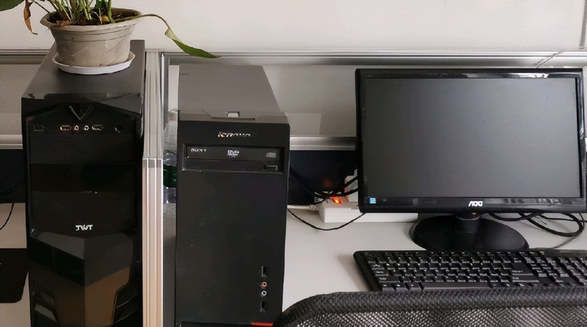 两台电脑共用一个显示器和鼠标,两台电脑两个显示器共用一个鼠标