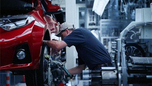 车爆胎怎么更换备胎,汽车前轮爆胎怎么更换备胎