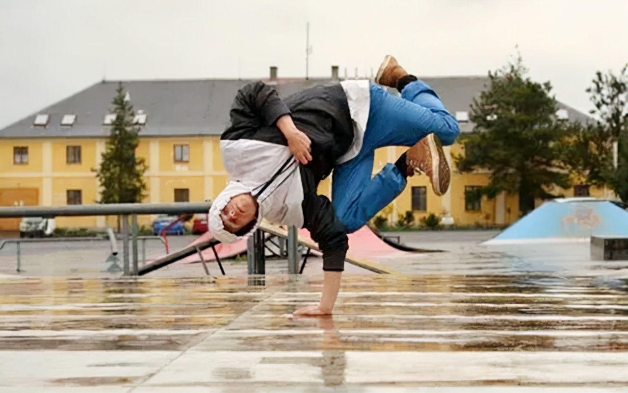 三胞胎兄弟不靠颜值靠实力：原来学舞蹈，现在成了军营男子汉