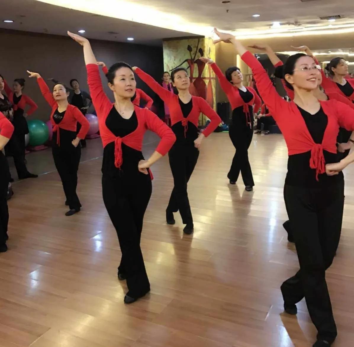 大哥去世大嫂借钱给三弟上大学,大哥大嫂卖弟妹房子后续