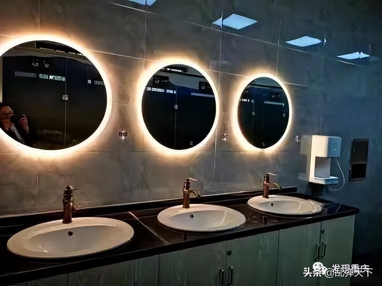 秋千厕所？重庆这种脑洞大开的“创意”成了丢人现眼的“宝气”