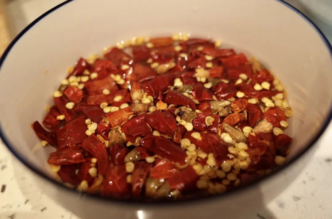 终于炒出了两锅会说自贡话的兔儿