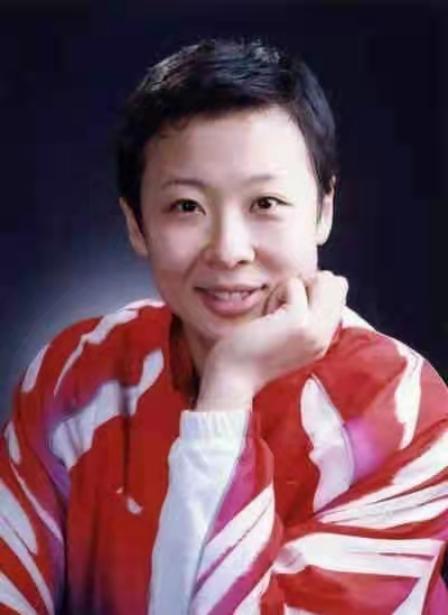 冯坤嫁给泰国女排教练,女排队长冯坤结婚了吗