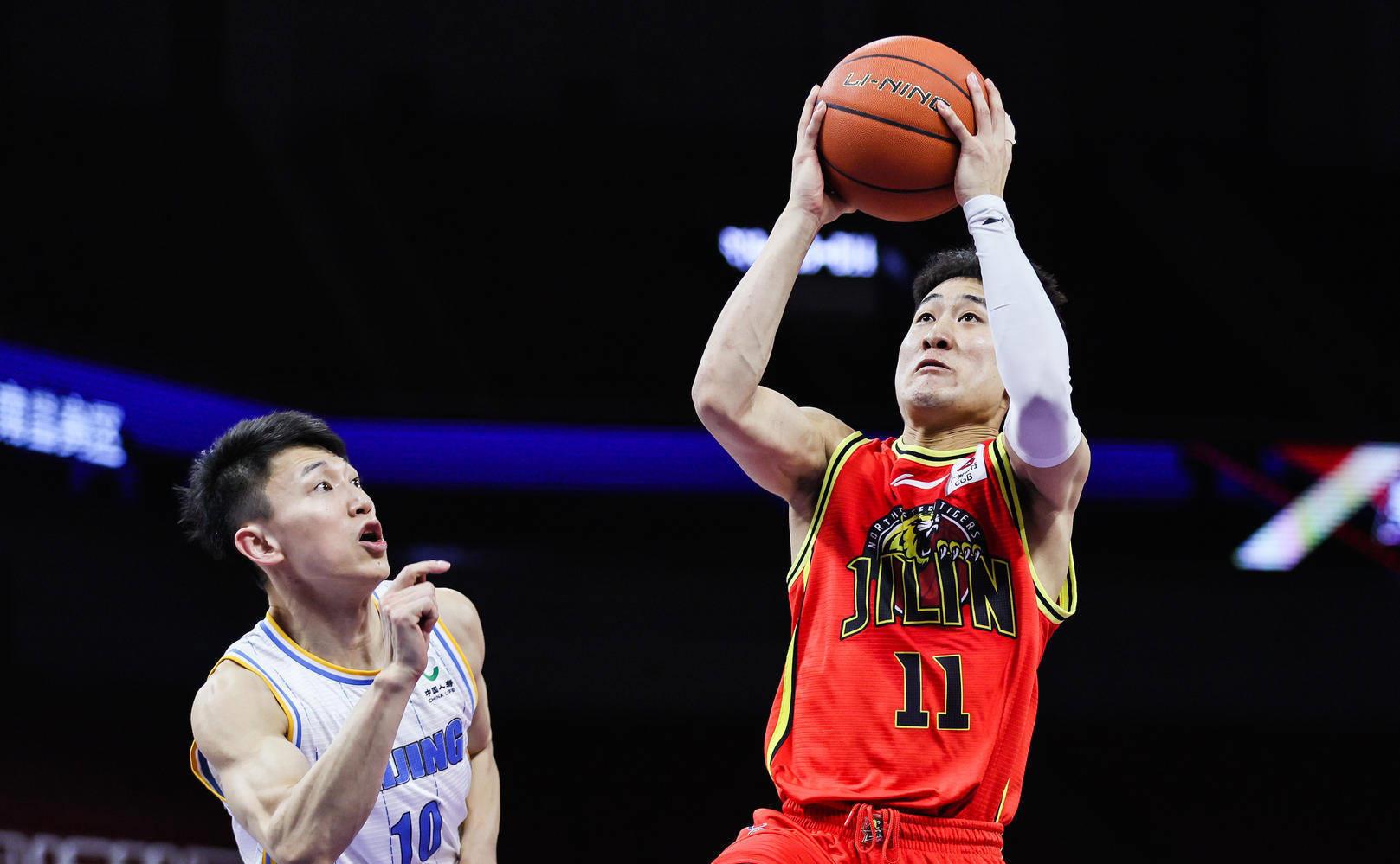 向球队灌输快乐篮球理念的吉林教练“庞庞虎”