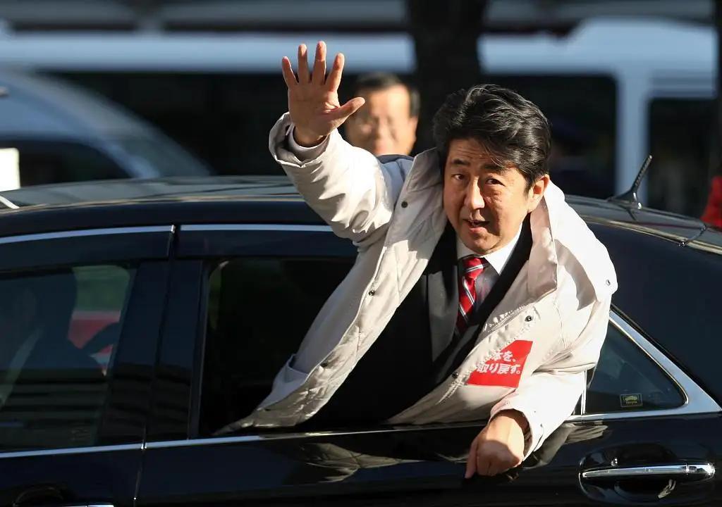 日本前首相安倍晋三演讲时被枪杀,安倍晋三演讲时胸部中枪死亡