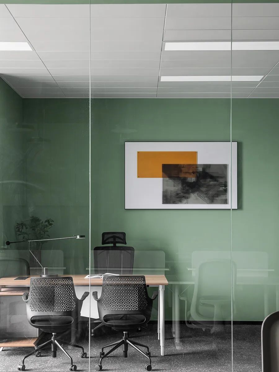 “打翻了”调色盘设计的办公室原来长这样！