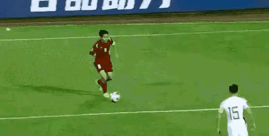 日本球员英超绝杀球映射中日足球发展两个极端，中国男足继续折腾