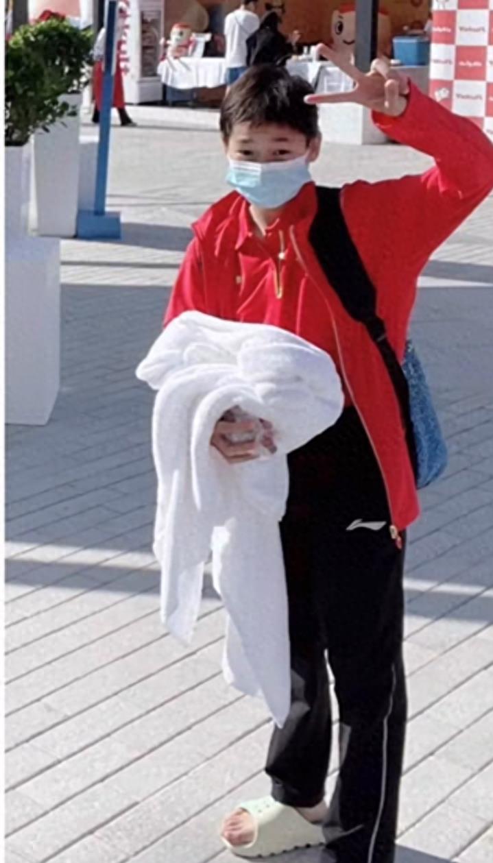 广东人穿拖鞋出门会给人什么感觉,广东人真的是穿拖鞋上大街吗