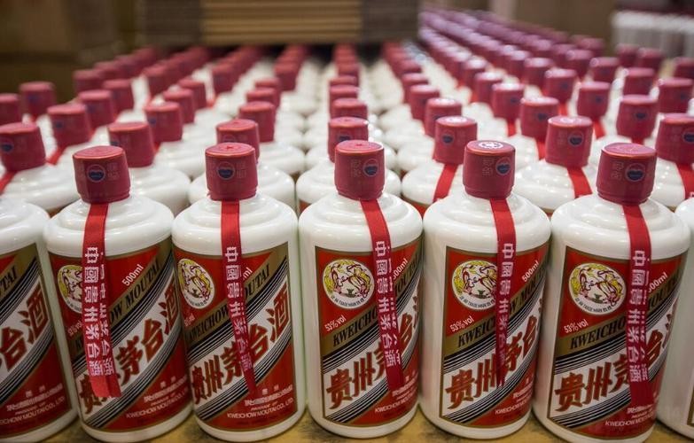 网友晒珍藏酒,网友晒整箱五粮液