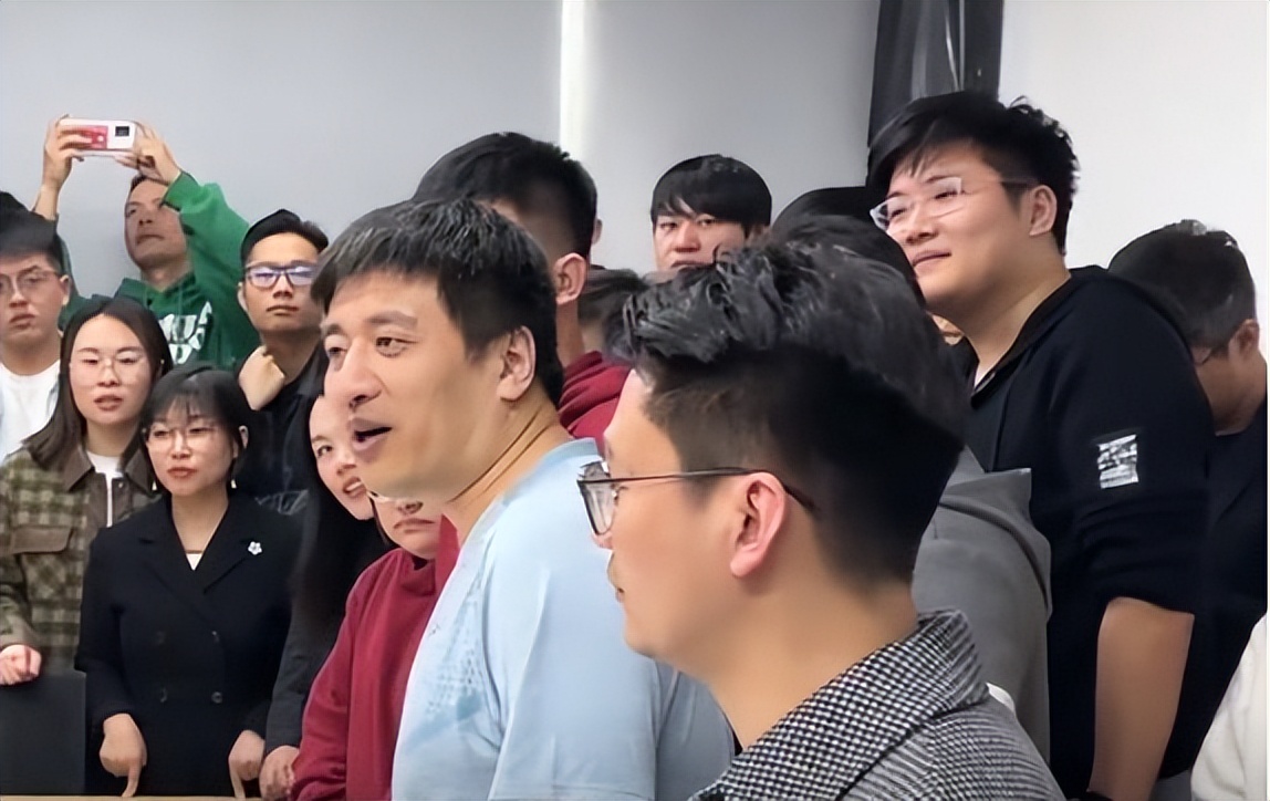 张雪峰最不建议的三个专业,张雪峰建议普通人学哪些专业