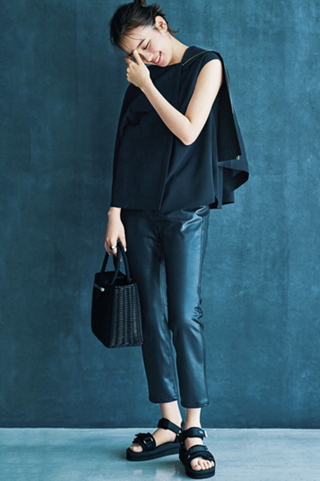 到了仲夏才发现，全身穿黑更适合，优雅冷静还不会显黑