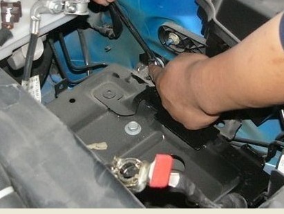 蓄电池维护与保养的重要性,免维护蓄电池和铅酸电池使用寿命