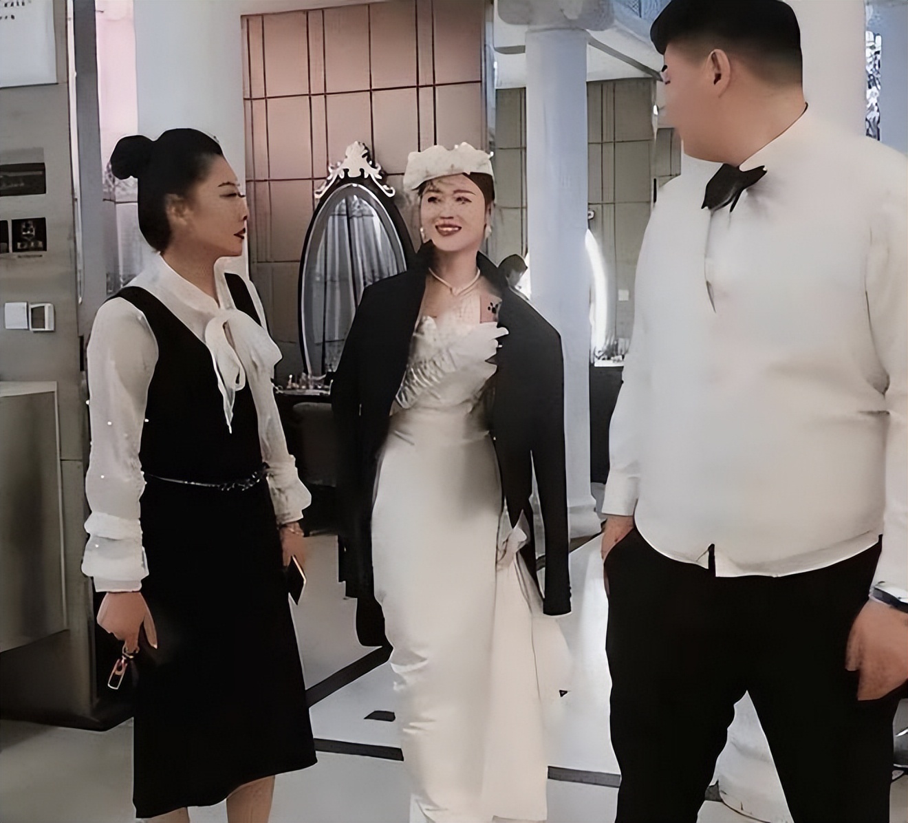 陈萌送大衣嫂母亲节礼物,陈萌大衣嫂最新视频