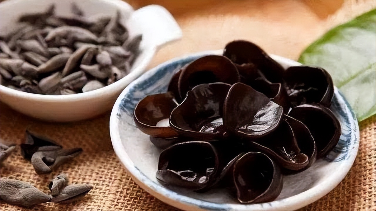 肝血不足吃黑木耳多久能有效果,肝衰竭的人可以吃木耳吗