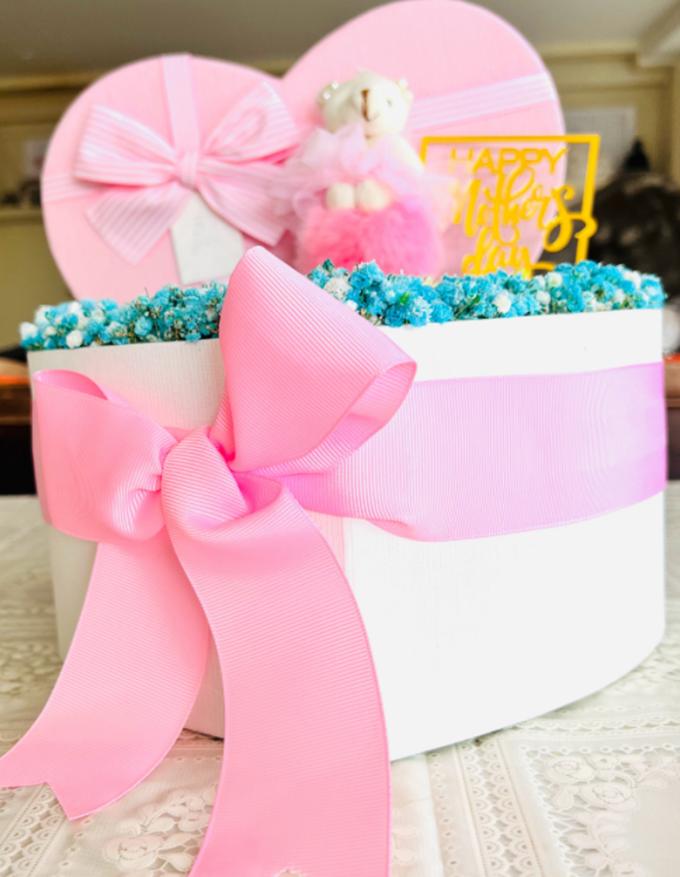 丁克女星过母亲节！汪明荃与干女儿吃大餐，黄杏秀获干儿子送礼物