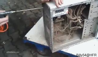 风扇上的灰尘为什么不会被甩掉 (为什么风扇上方落的灰尘比较多)