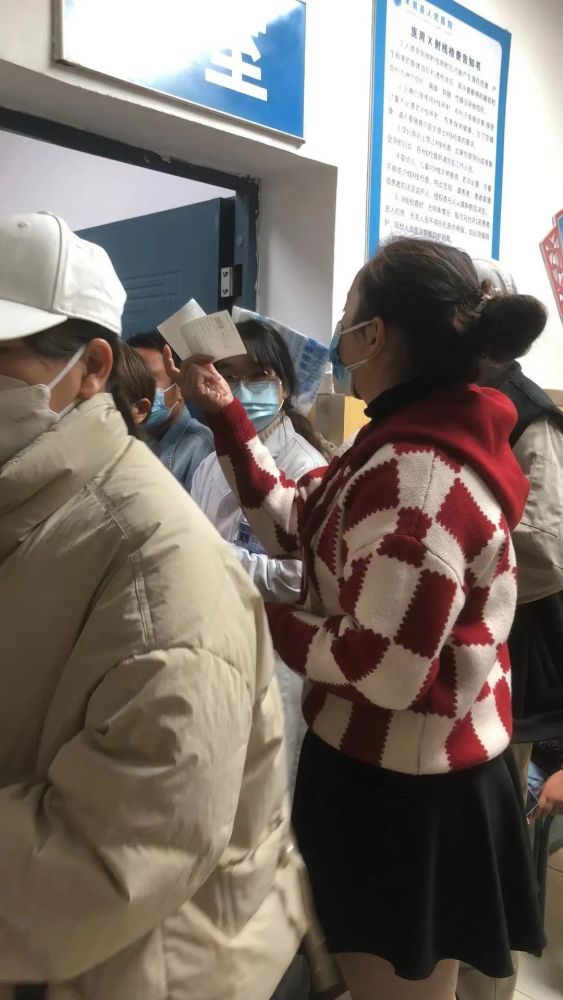 老人感染新冠血氧波动很大,老年人新冠血氧正常需要住院吗