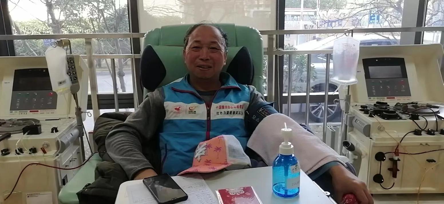 奉化红色力量铁血军魂无偿献血队开展集体捐献血小板无偿献血活动