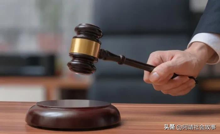 河南18岁女孩将父母分尸，砍钝了9把刀，还与尸体共度4天4夜