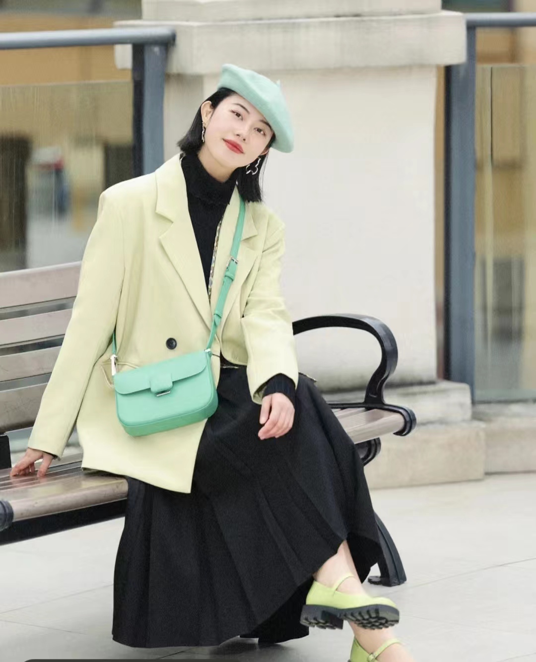 西装外套怎么搭配裙子好看气质,西装外套搭配时髦女士