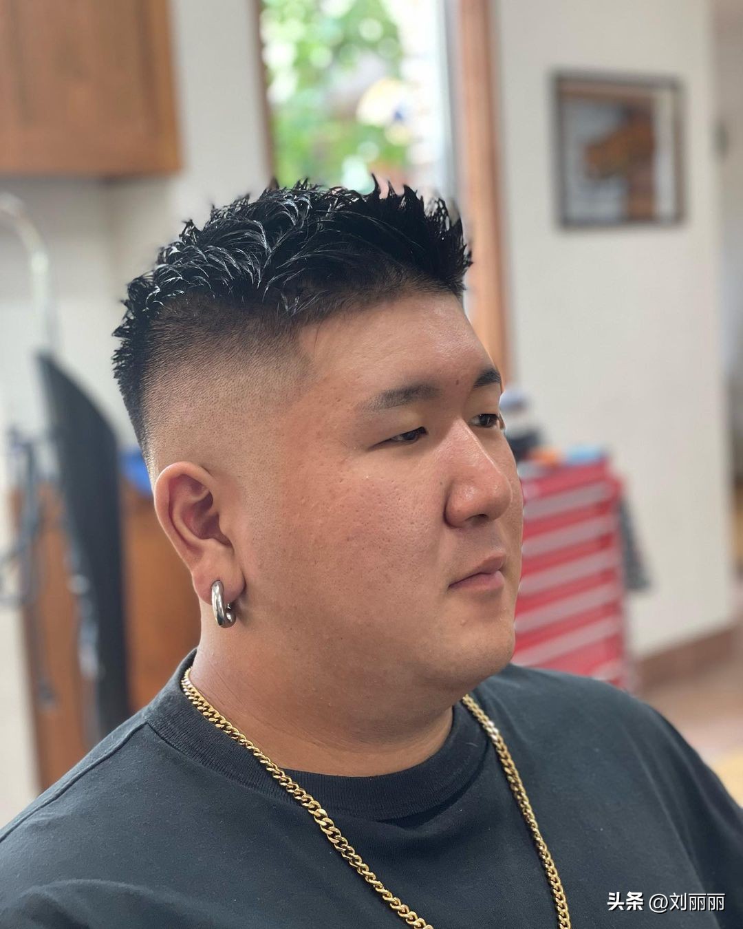 男士短发精神阳光发型,中年男士看起来精神的短发发型