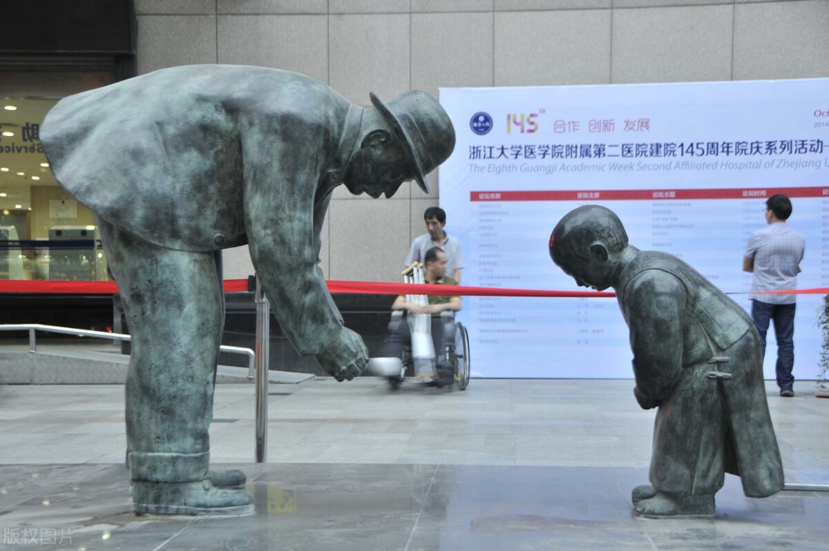 “雅威百合”患乳腺癌花费百万离世，13个化疗是否属于过分治疗