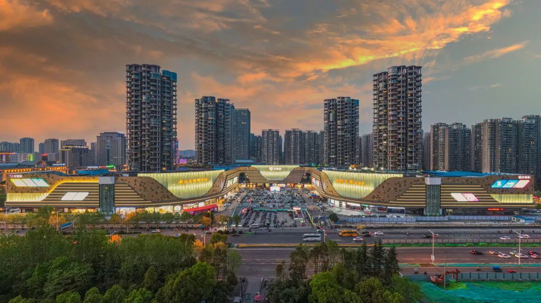 辉煌不在繁荣中产生，而是在硝烟中涅槃