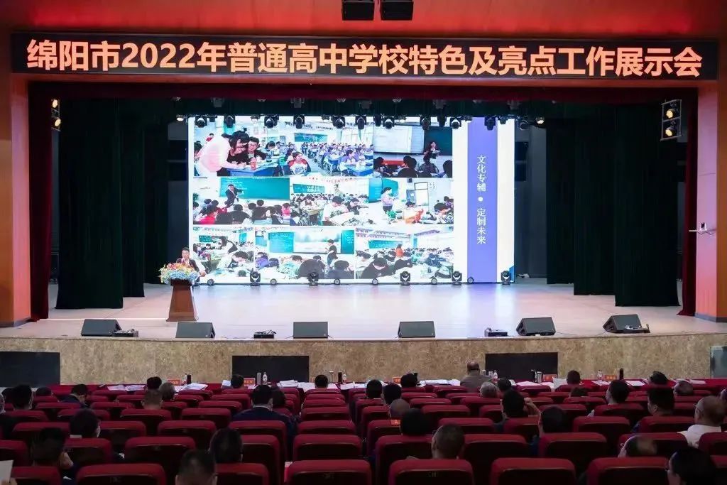 鐩涗笘鍗庤癁鐮ョ牶鍓嶈,鐩涗笘涓崕鐮ョ牶鍓嶈