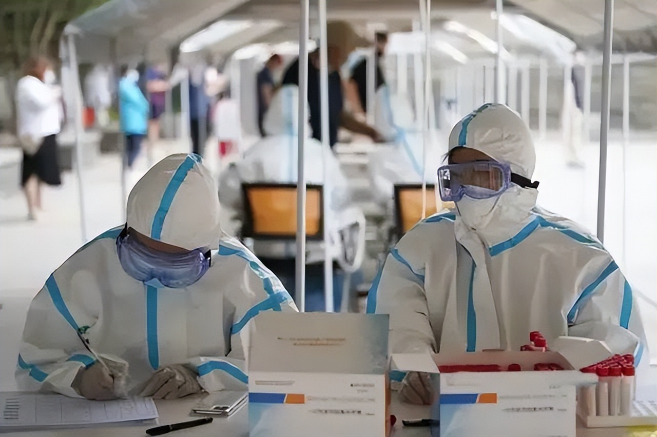 新冠感染使用哪些药物 (新冠感染居家治疗常用药参考表)