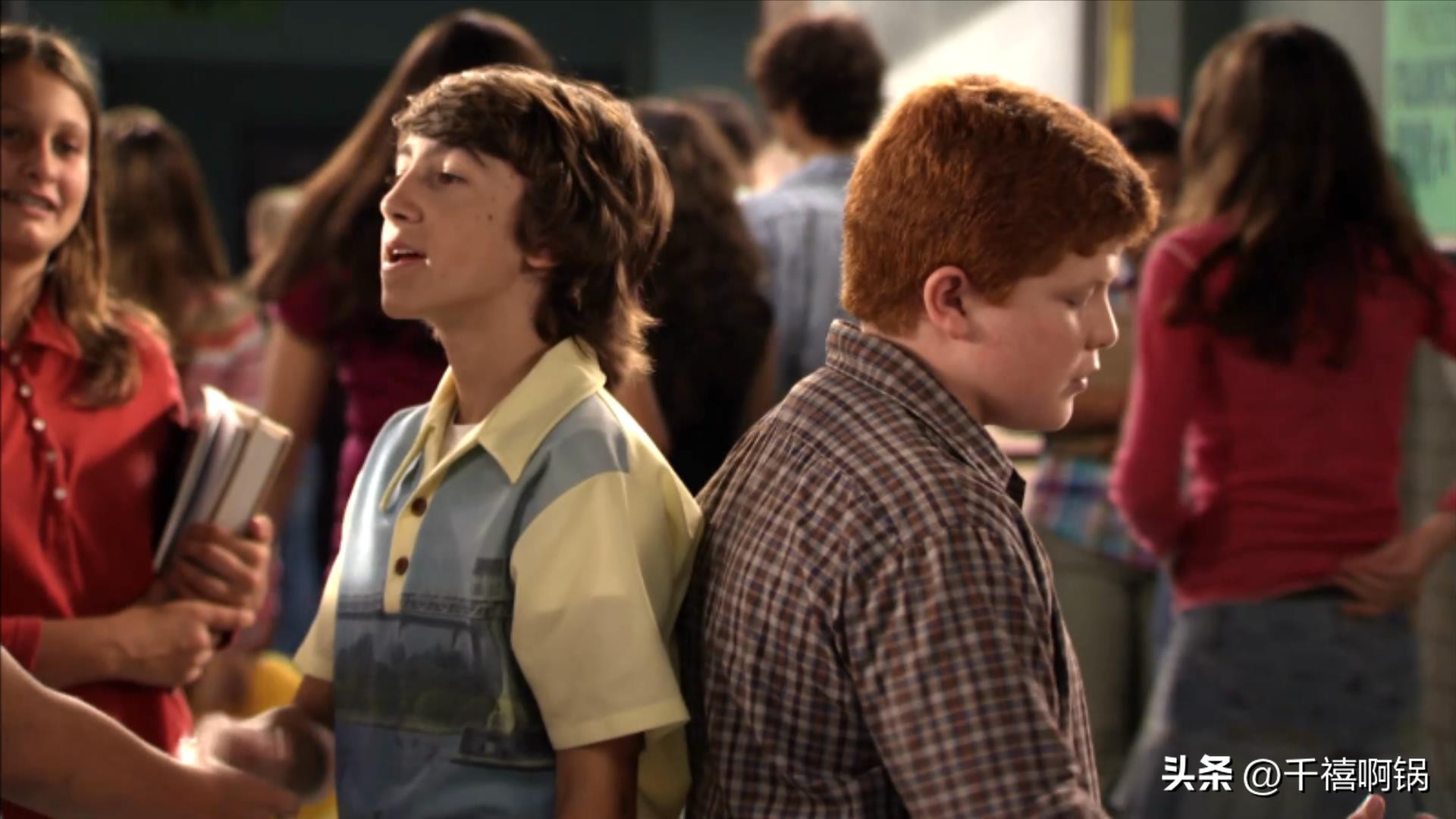 走在街上遇见强盗该怎么办?网友:当然是凉拌啊!