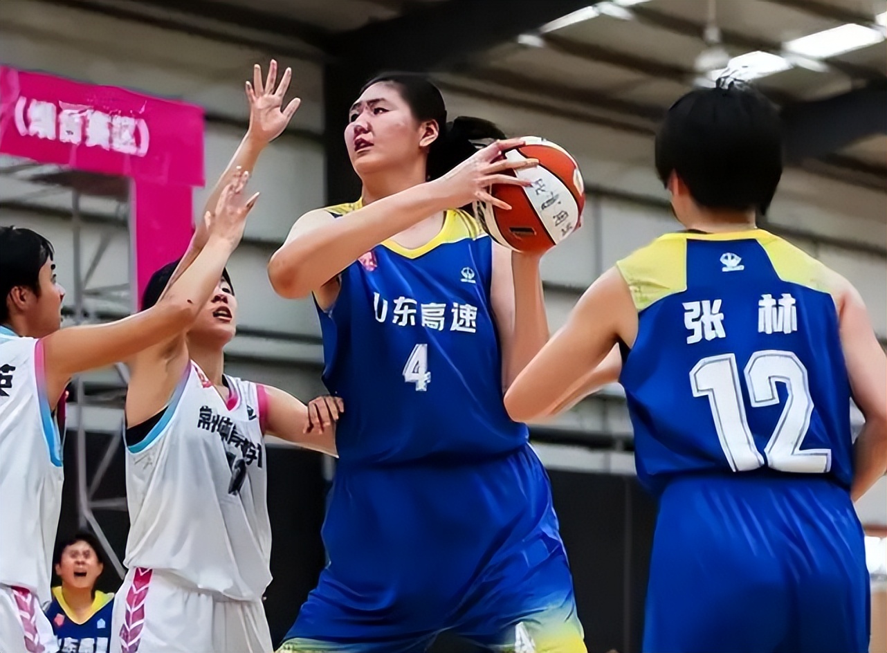 郑微谈两进女篮世界杯决赛,女篮2.29米中锋