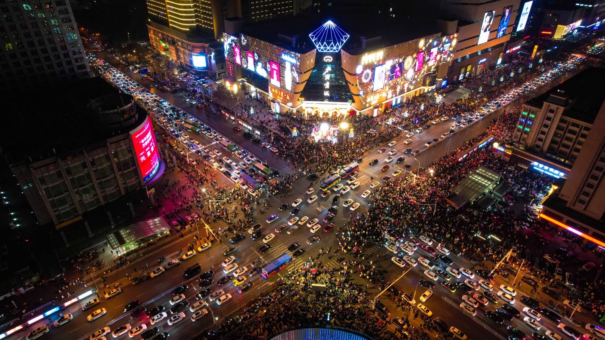 烟花是人们对美好生活的向往,烟花是对美好生活的向往