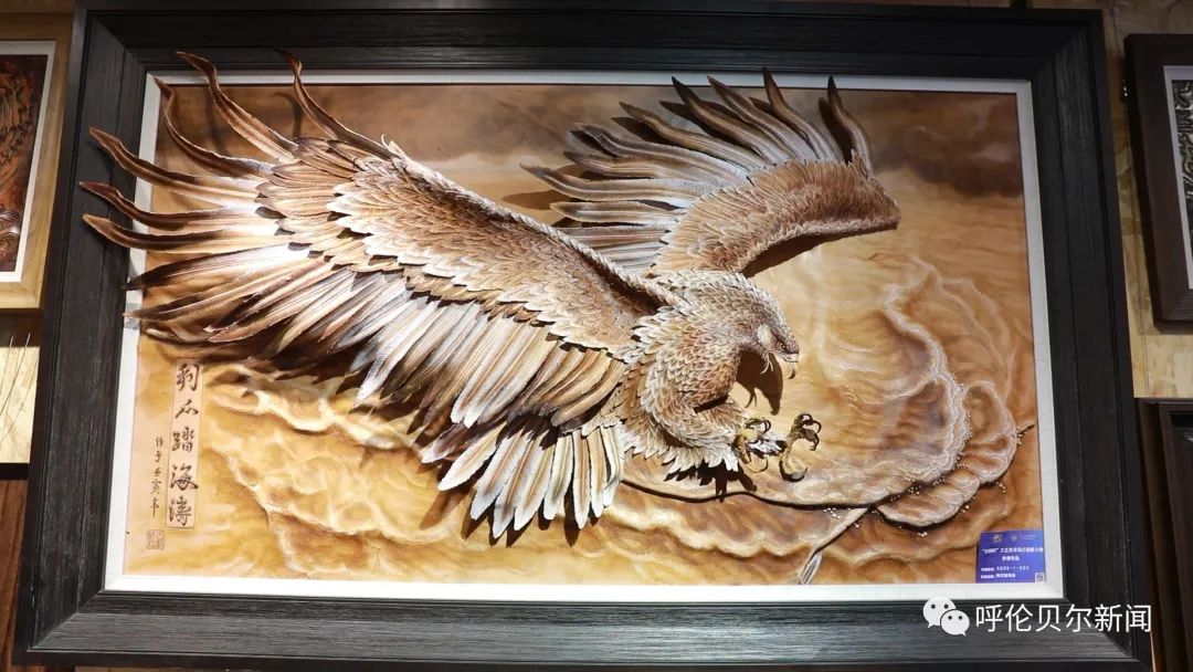 雕凿间传文化刻画中凝匠心——呼伦贝尔皮雕作品喜获“百鹤杯”工艺美术设计创新大赛百鹤金鼎奖