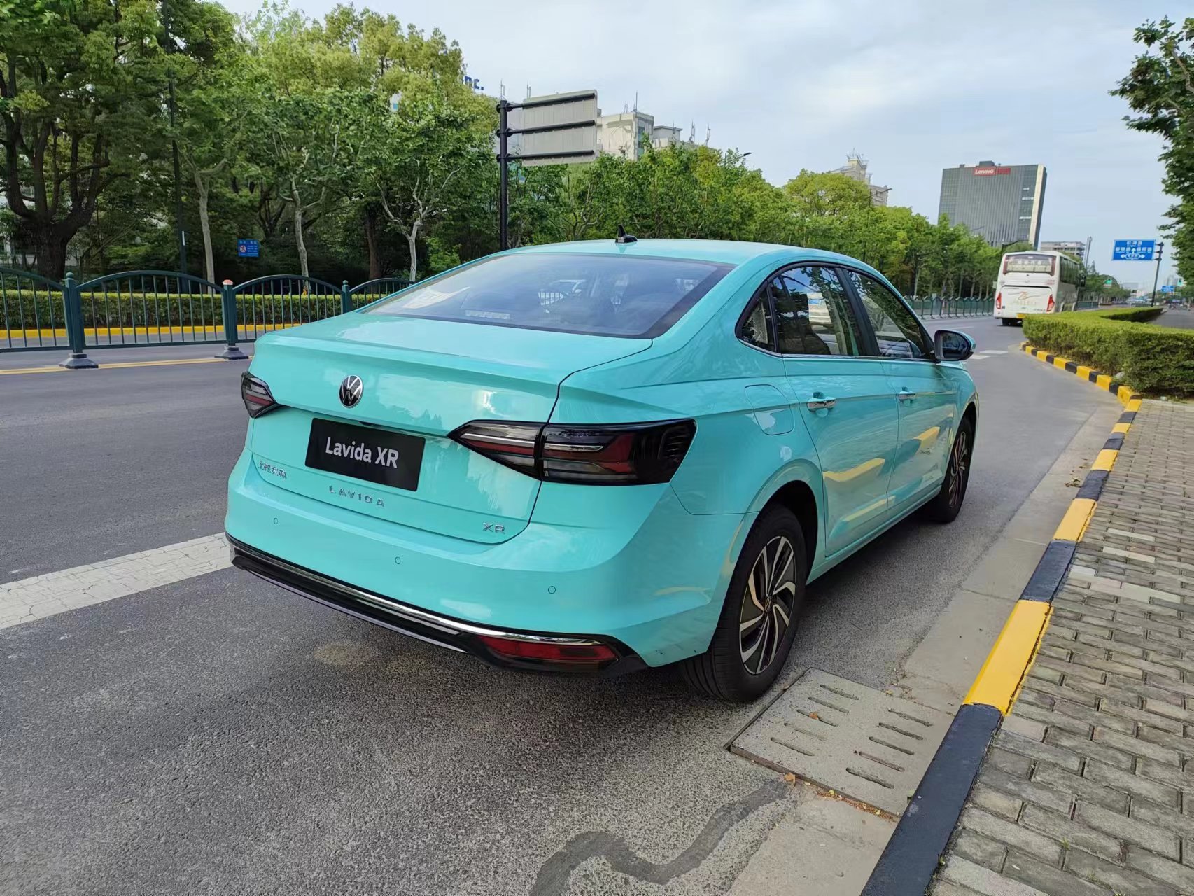 比亚迪秦plusdm-i和大众朗逸对比,比亚迪秦plusdm-i对比大众朗逸