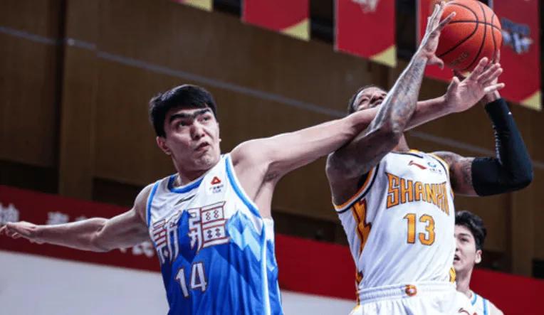 新疆克莱蒙斯砍下58分精彩回放,新疆广汇今日比分