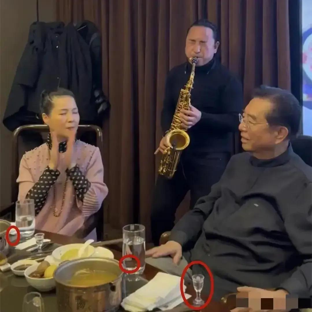 李双江每月养老金高达3万，梦鸽李天一连夜转移资产，在美国定居