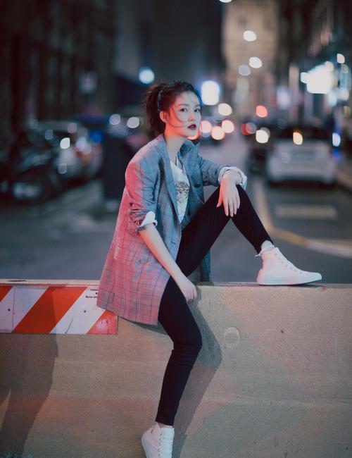 “亚洲第一美胸”*思敏杨**：从住豪宅到开拉面馆，胸怀大志笑对人生