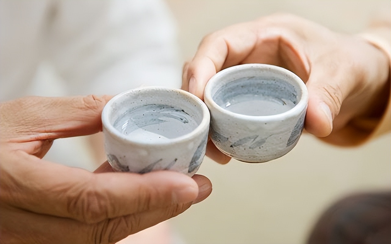 划拳五魁首和八匹马的区别,喝酒划拳六魁首