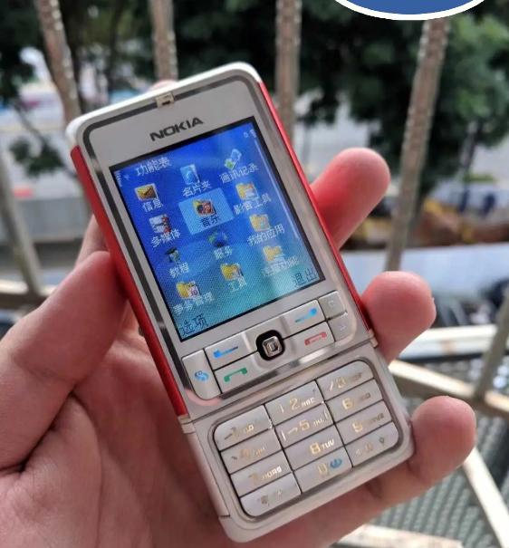 让我们回忆曾经用过的手机,你还记得你曾经用过的手机吗