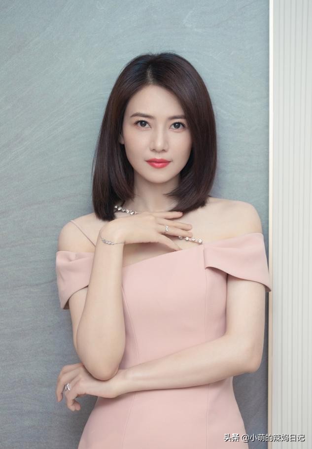 2020最火中短烫发20-30岁长发,适合头发很少又是长发的烫发