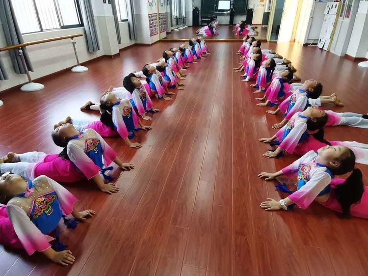 以梦为马不负韶华校园视频,以梦为马不负韶华班会教案