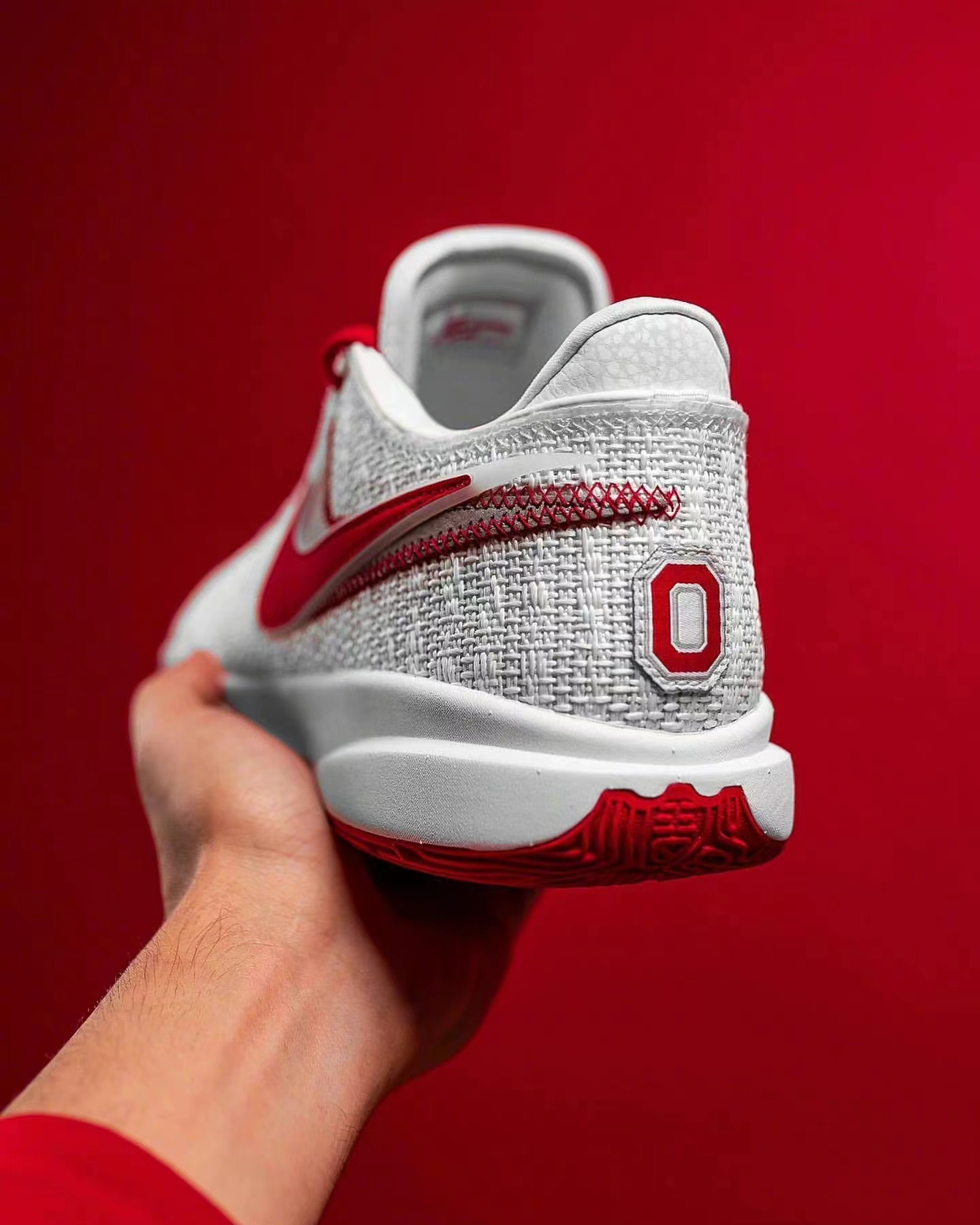 耐克欧文正式分道扬镳,耐克解约欧文多少违约金