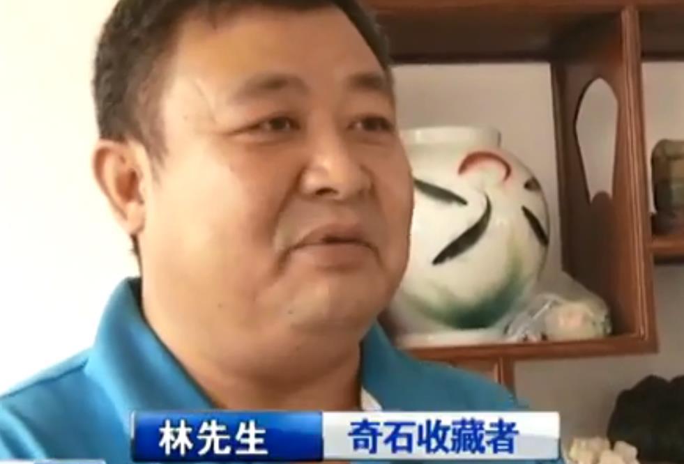 男子在河里捡到天价石头,男子散步捡到一石头价值2100万